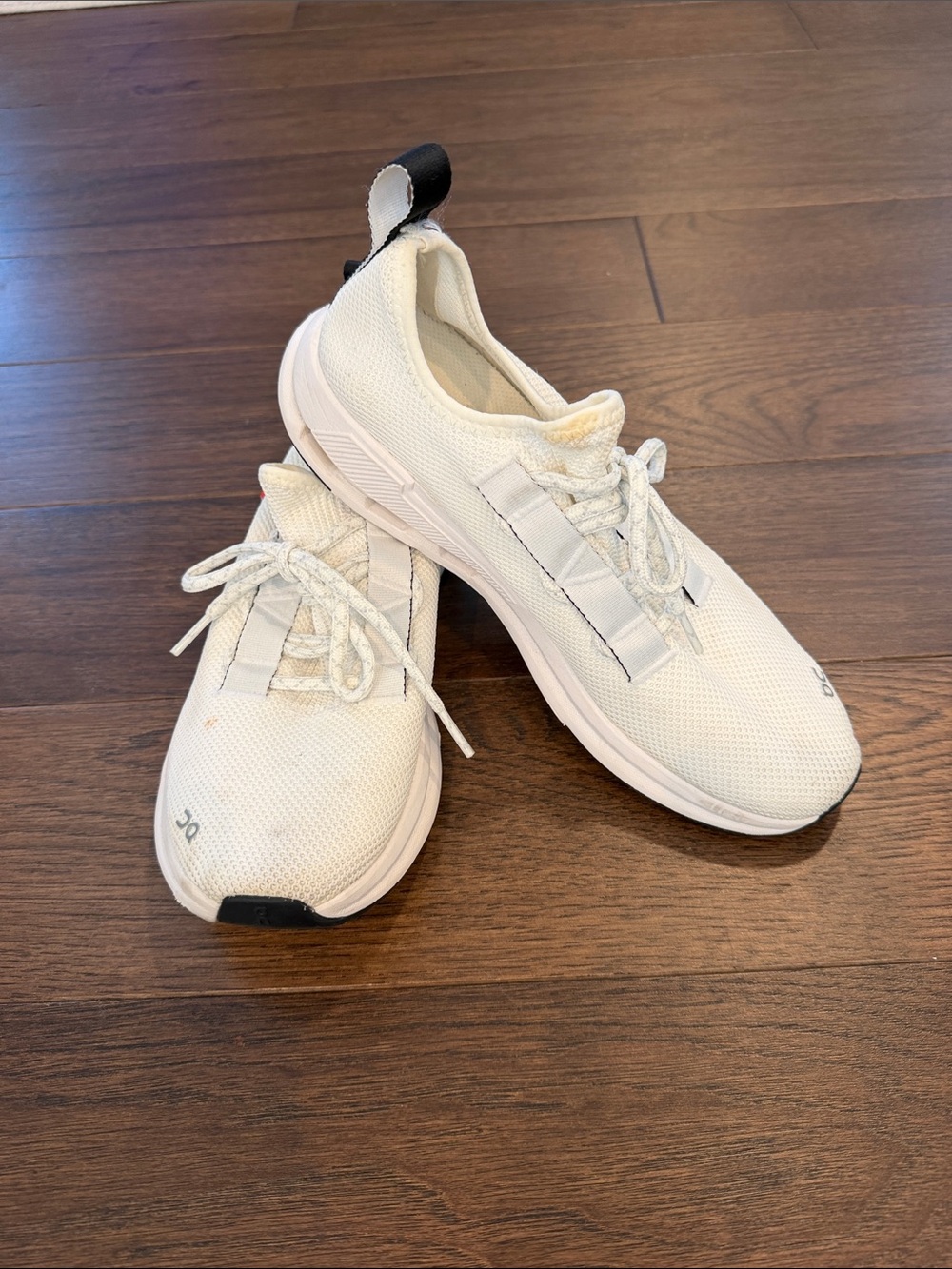 On Running Cloudeasy Women's White Sneakers Size 9 - C30-113